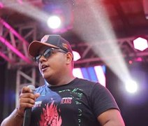 Cantor alagoano Lipinho Chamega morre após batida de moto em Delmiro Gouveia