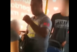 VÍDEO. Jovem não se intimida e reage contra homem em coletivo após ato obsceno