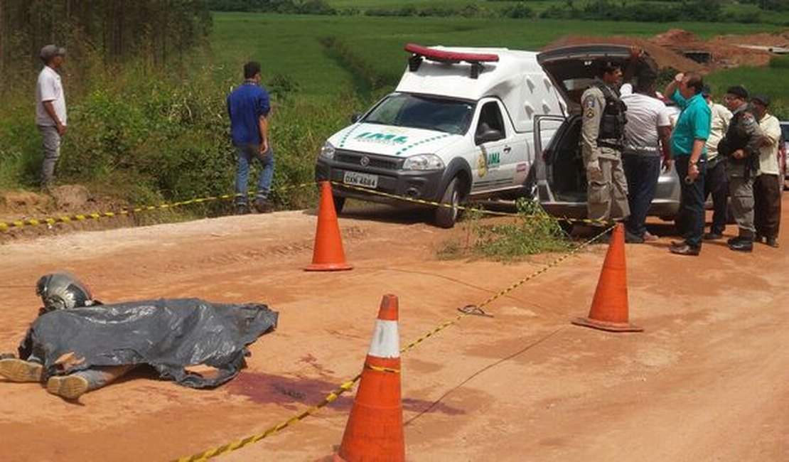 Motociclista é assassinado a tiros após assalto na AL-105