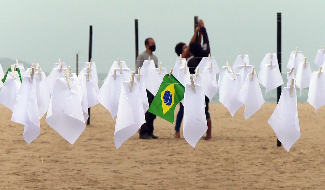 Brasil ultrapassou marca de 600 mil mortes por covid-19 nesta sexta-feira