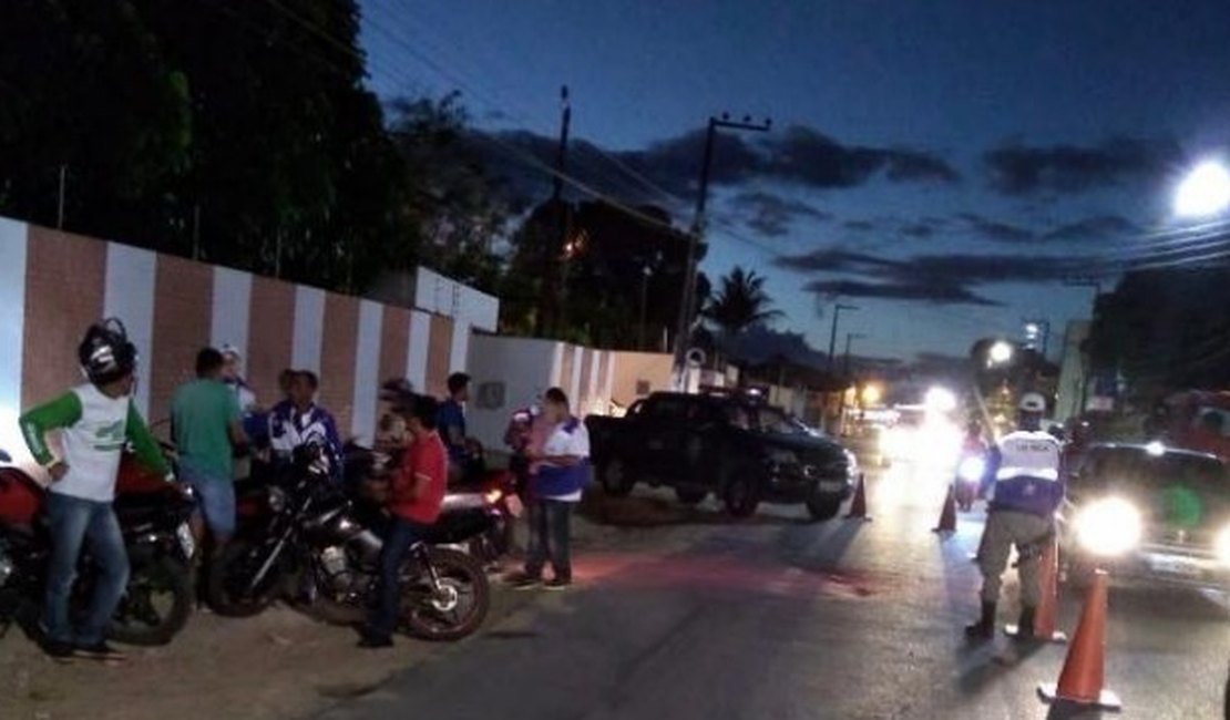 Operação Lei Seca resulta em 67 infrações e flagra 18 pessoas inabilitadas, em Arapiraca