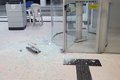 Homem invade agência do Banco do Brasil e quebra porta de vidro com extintor em Arapiraca
