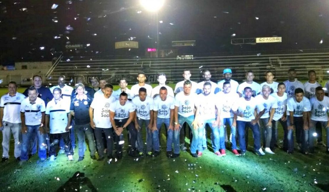 Em noite de festa, alvinegro apresenta o elenco para a temporada de 2016