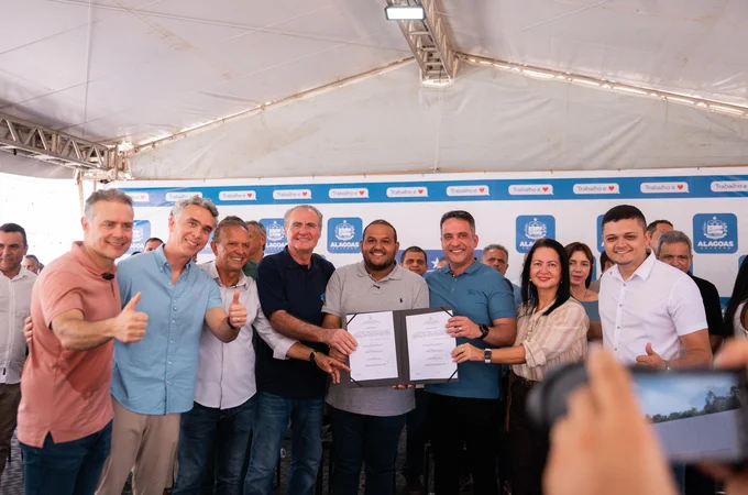 Governo de Alagoas entrega ruas pavimentadas e autoriza reforma de escola em Matriz do Camaragibe
