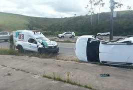 Colisão entre ambulância e carro deixa paciente morto na AL-105, em Matriz do Camaragibe
