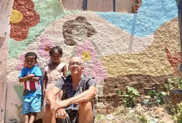 Colorindo a Vila transforma mirante da Vila Emater 2 com mural inspirado nas brincadeiras da infância
