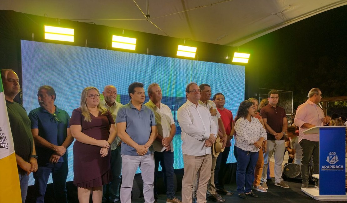 Vídeo. Prefeito Luciano contempla moradores da Massaranduba com área de convívio social