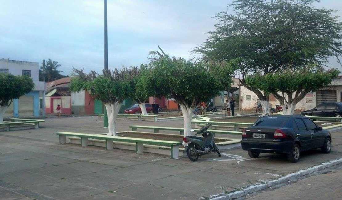 Moradores do Jardim Esperança dão exemplo ao reformar as praças do bairro