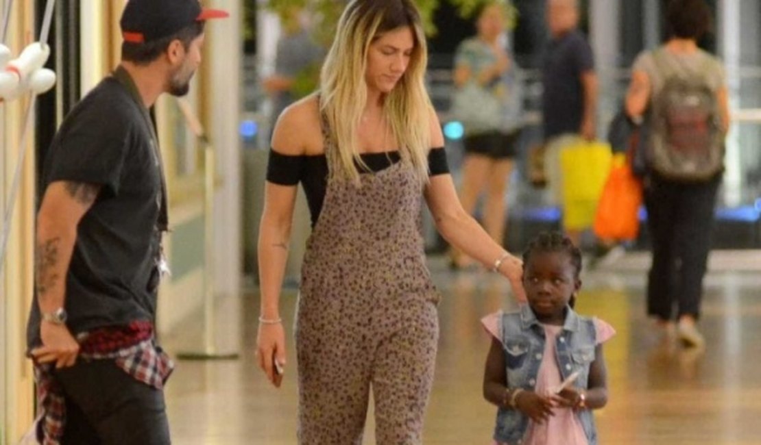 Giovanna Ewbank conta que levou bronca da escola da filha Titi