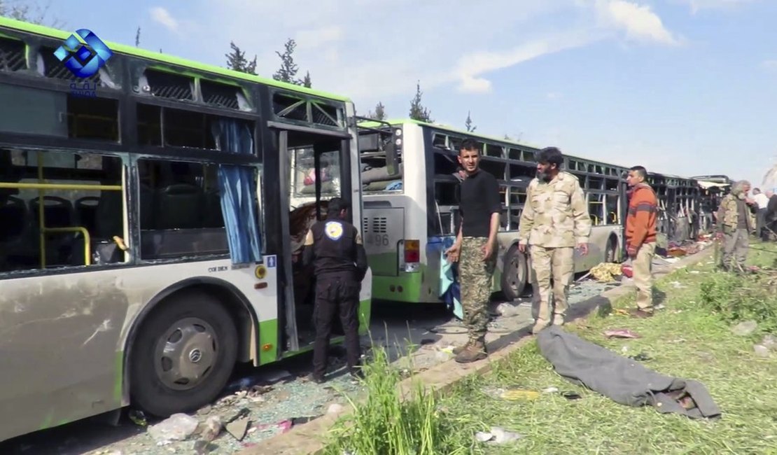 Explosões em comboio de ônibus na Síria mataram 68 crianças, diz ONG