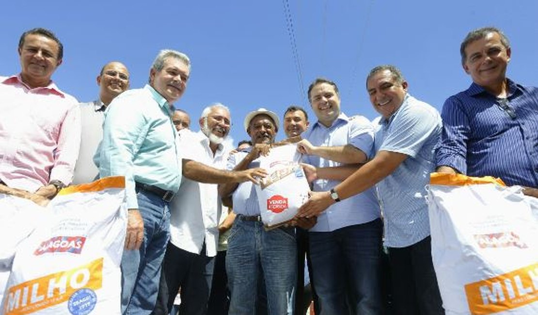 Pequenos produtores são beneficiados com a entrega de mais de 100 toneladas de grãos
