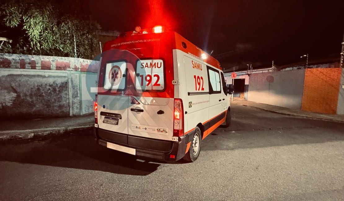 Jovem fica ferida após colisão entre ciclomotor e motocicleta em Arapiraca