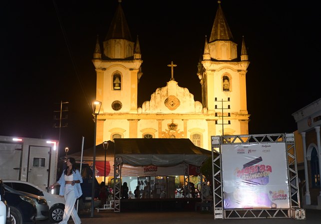 Festival Luz, Câmera, Conexão promove shows, feira de artesanato e exibe filmes no Largo São Gonçalo