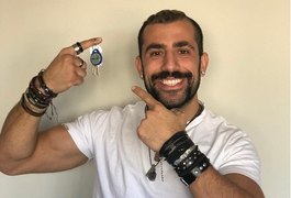 Kaysar comemora chegada de família ao Brasil: 'Melhor dia do mundo”