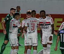 São Paulo vence o Goiás fora de casa por 3 a 0 e vira líder do Brasileirão