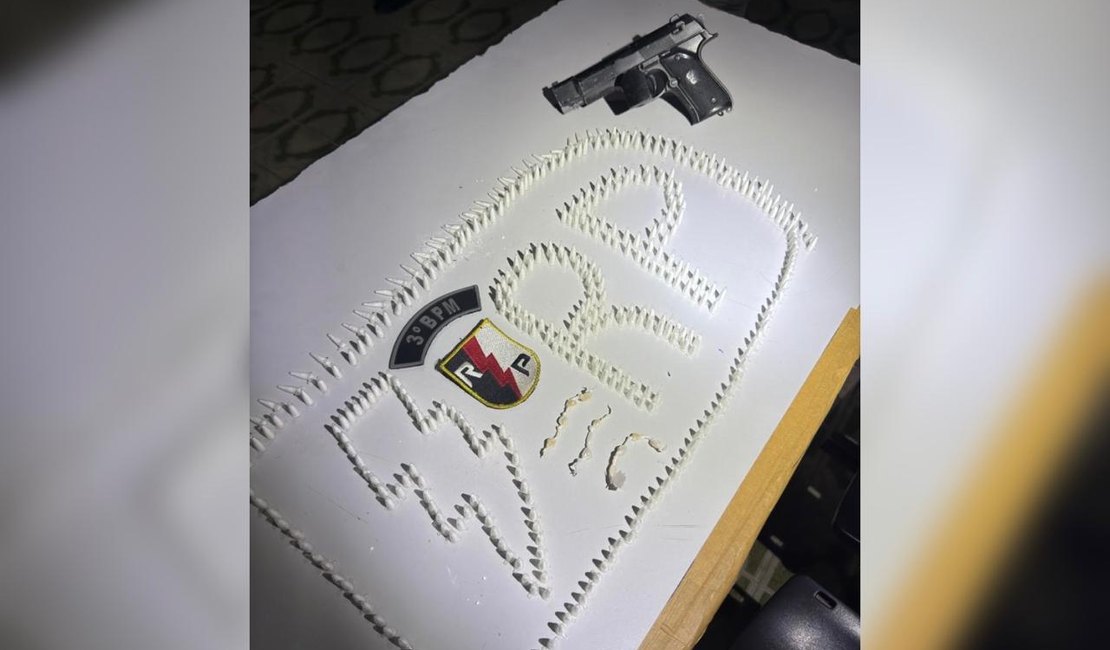 Polícia apreende simulacro e grande quantidade de drogas após perseguição no bairro Manoel Teles, em Arapiraca