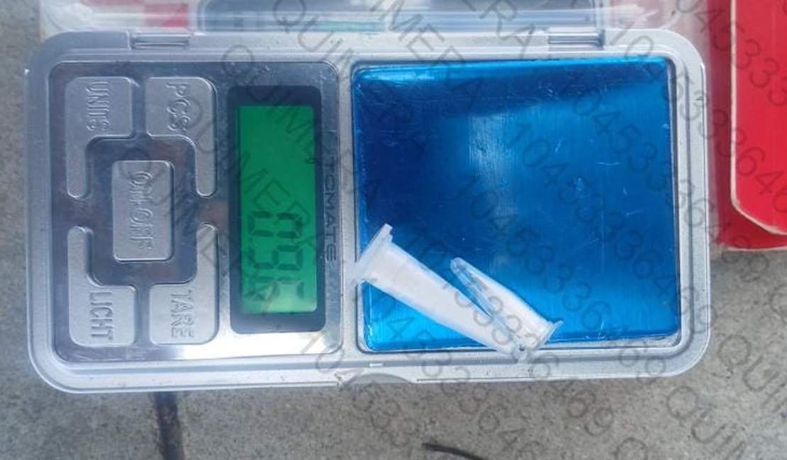 Homem é flagrado com droga durante patrulhamento policial no Centro de Arapiraca