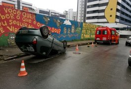 Condutor fica ferido após capotamento de veículo e é socorrido para o HGE