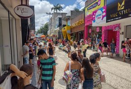 Na véspera de Natal, lojas ficam cheias no Centro de Arapiraca
