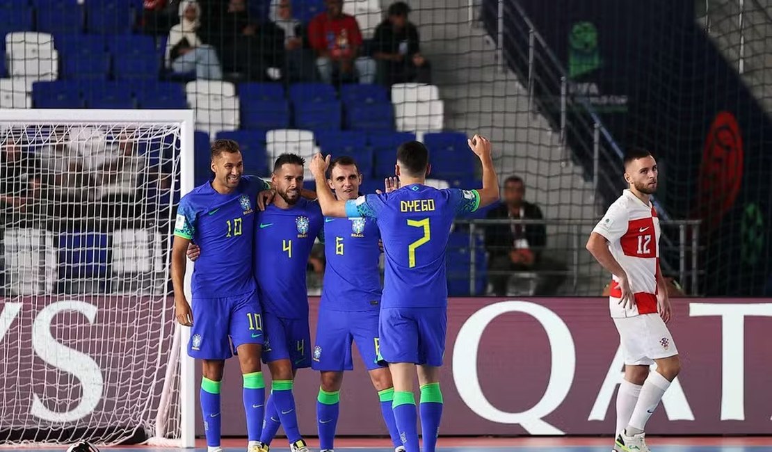 Brasil goleia a Croácia e garante classificação na Copa do Mundo de Futsal