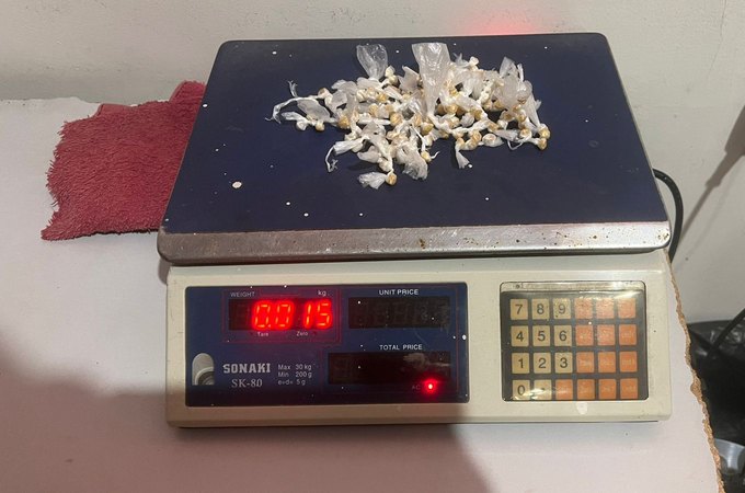 PM apreende 171 pedras de crack e maconha com passageiros de veículo por aplicativo em Arapiraca