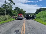 Acidente envolvendo quatro veículos deixa feridos e interdita trecho da AL-424 entre Cajueiro e Viçosa