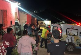 Homem pula muro de quintal para fugir de criminosos, mas é assassinado a tiros em Feira Grande