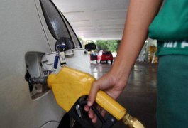 Preço da gasolina deve subir de 5,5% a 6% após eleições, diz fonte