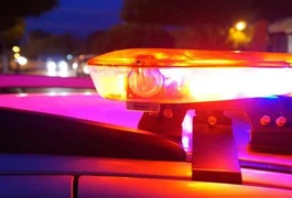 Homem em motocicleta assalta pessoa e leva celular no Alto do Cruzeiro