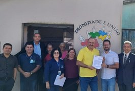 Associação comunitária do bairro Arnon de Melo recebe computador doado por órgãos públicos