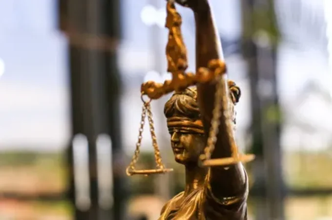 Justiça manda indenizar técnica demitida por não apoiar prefeito
