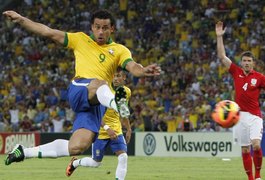 Fred entra para a história ao marcar o 1º gol no novo Maracanã