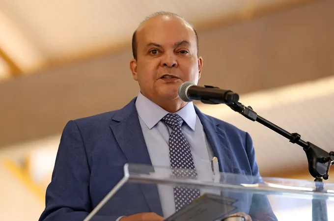 Oposição no DF pede impeachment de Ibaneis após citação por Vorcaro