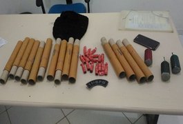 PM recupera veículo roubado e apreende explosivos em Penedo e Feliz Deserto