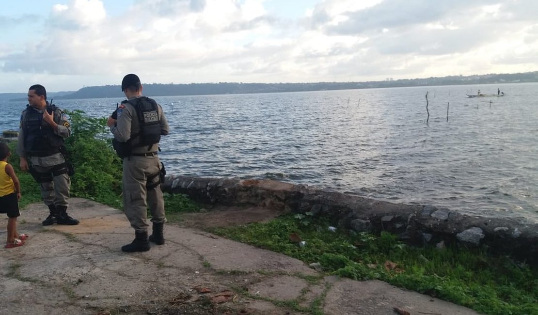 Corpo de homem é encontrado boiando às margens da Lagoa Mundaú, em Maceió