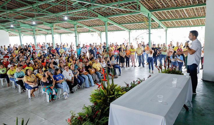 Paulo comemora ampliação na geração de empregos em Alagoas