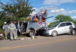 Colisão entre caminhonete e veículo de passeio é registrada em Palmeira dos Índios