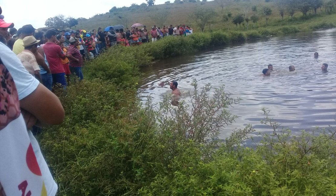 Jovem morre afogado após mergulhar em açude
