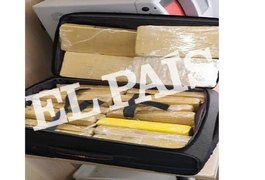 Jornal espanhol divulga imagem da cocaína que viajava no avião da comitiva de Bolsonaro