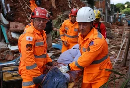 Chuvas fortes deixam 64 mortos em Minas Gerais e alerta de perigo continua até domingo, 01