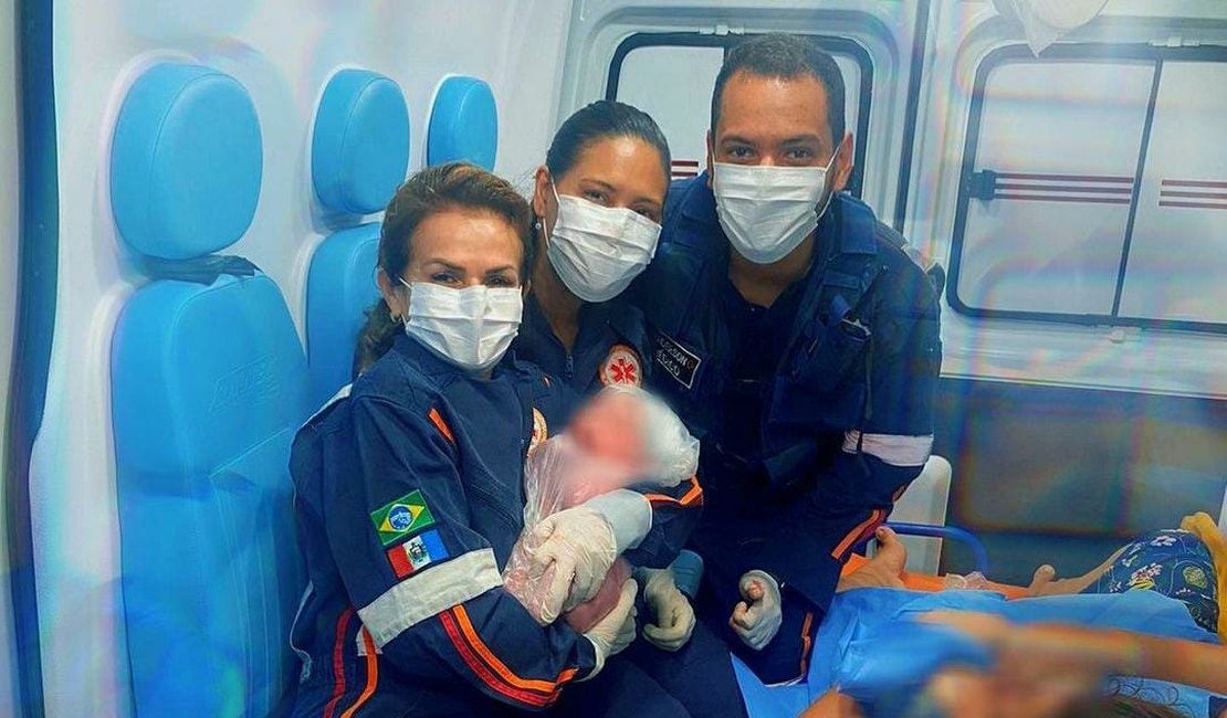 Heróis: Equipe do Samu salva bebê que nasceu dentro de viatura em Maceió