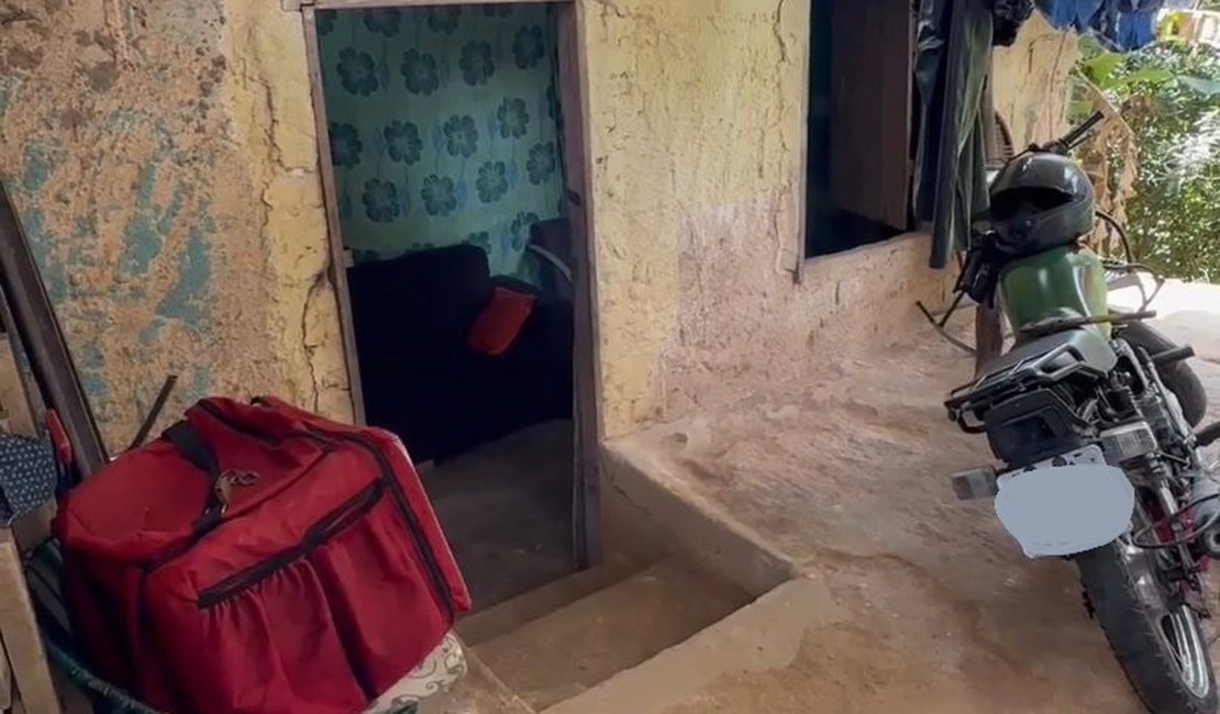 Casal é assassinado a tiros e corpos são encontrados dentro de residência em Maceió