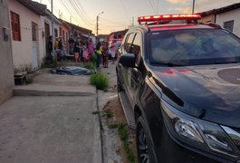 Jovem é executado com vários tiros na porta de residência, em Arapiraca