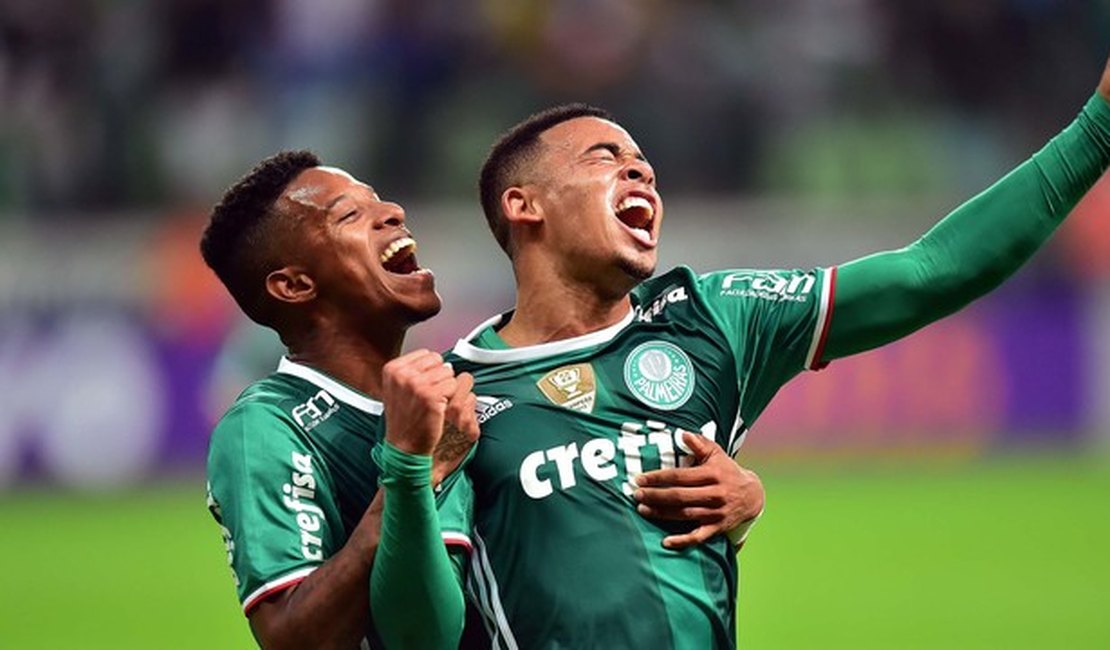 Palmeiras vence o América-MG por 2 a 0 e se isola na liderança