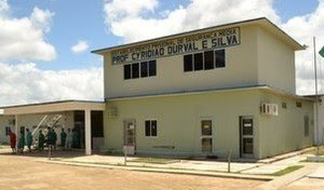 Mulher é presa ao tentar entrar no complexo prisional com documento falso em Maceió