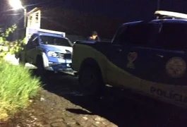 Homens são surpreendidos com tiros e morrem na porta de igreja em Feira de Santana