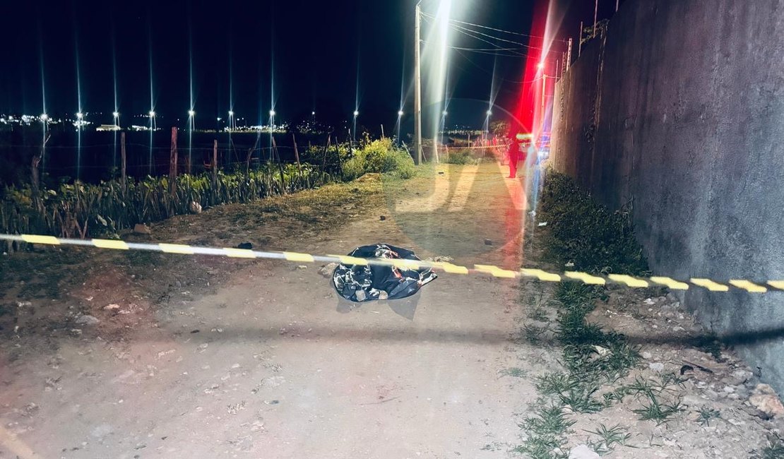 Pai é morto a tiros e filho fica ferido no bairro João Paulo II, em Arapiraca
