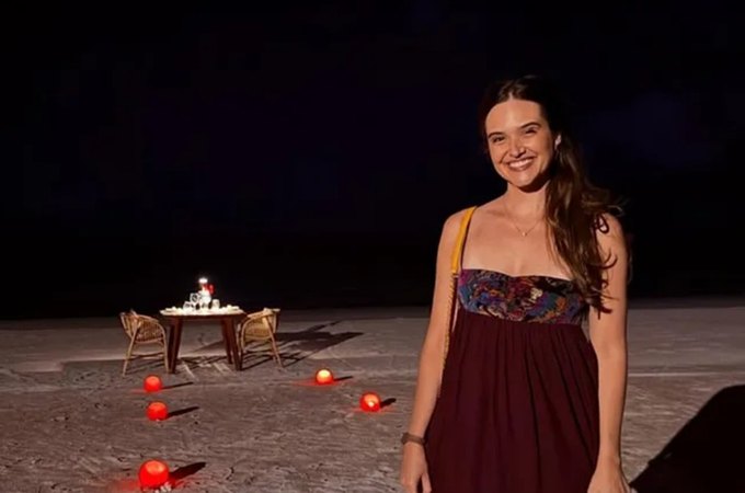 Atriz Juliana Paiva celebra noivado com jantar romântico em São Miguel dos Milagres