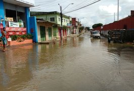 Nível das lagoas sobe e alaga ruas de Bebedouro e Barra Nova, em AL