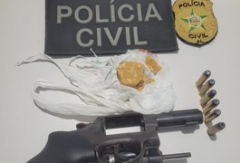 Homem acusado de homicídio é preso em operação da PCAL com arma, drogas e confessa ligação com facção criminosa